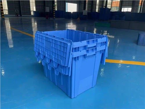 Pinottavat säilytysastiat kansilla